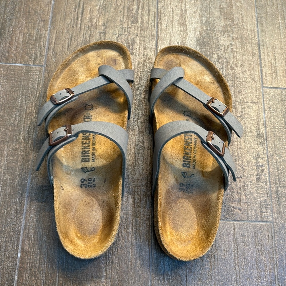 Birkenstock Mayari Sandals
Excellent used condition
Only worn a few times
